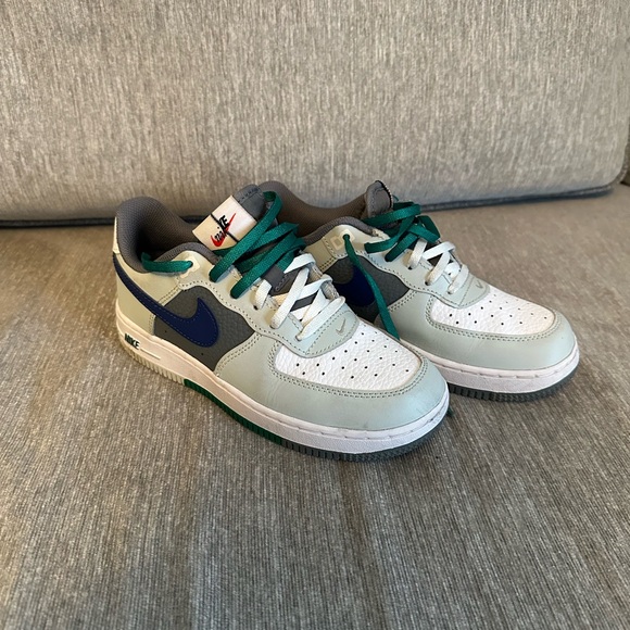 Nike Force 1 LV8 - Picture 2 of 5